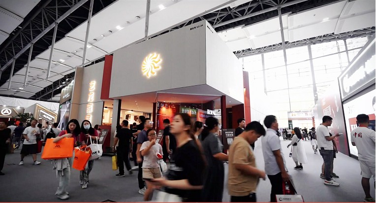 中国建博会（广州） | 必赢242net官网家居发力“轻高定一体化”，，，，，开展首日燃爆全。。。。。